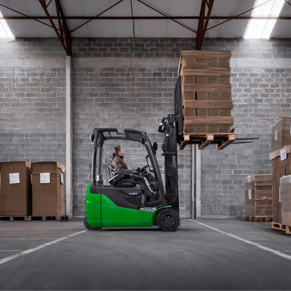 CESAB B300 3-Wheel Electric Forklift (2)