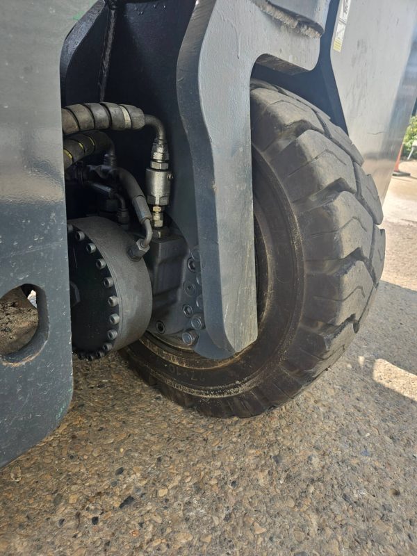 Combilift C4000 LPG Multidirectional 3 in 1 Forklift