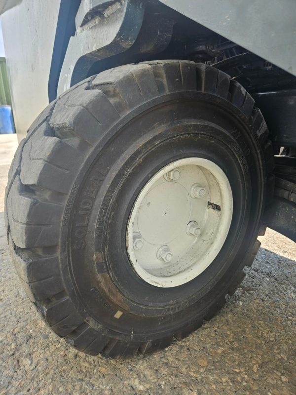 Combilift C4000 LPG Multidirectional 3 in 1 Forklift