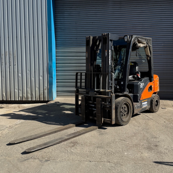 Doosan D30S-7Y Diesel Forklift Truck for sale or to hire in Gateshead Newcastle Upon Tyne