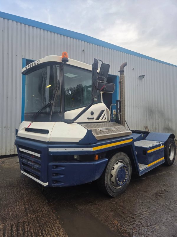 Terberg RT223 4x4 Ro-Ro (Roll-on/Roll-off) tractor