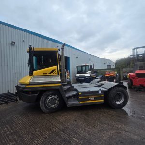 Terberg RT283 4x4 RoRo (Roll-on/Roll-off) tractor