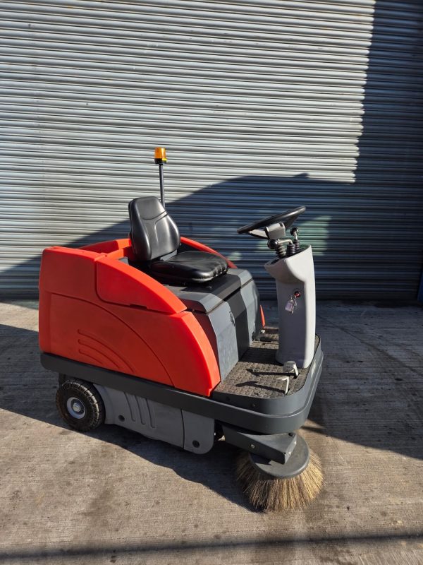 Hako Sweepmaster B920R Ride-on Industrial Sweeper