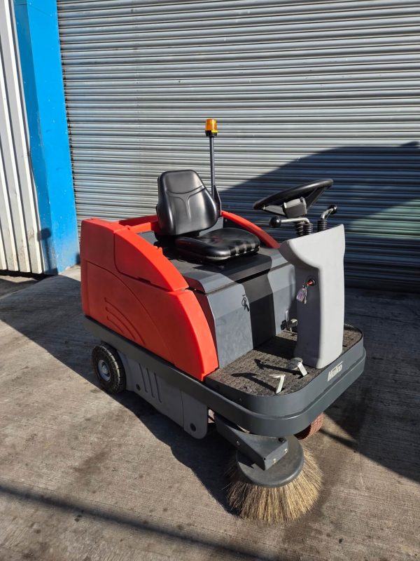 Hako Sweepmaster B920R Ride-on Industrial Sweeper