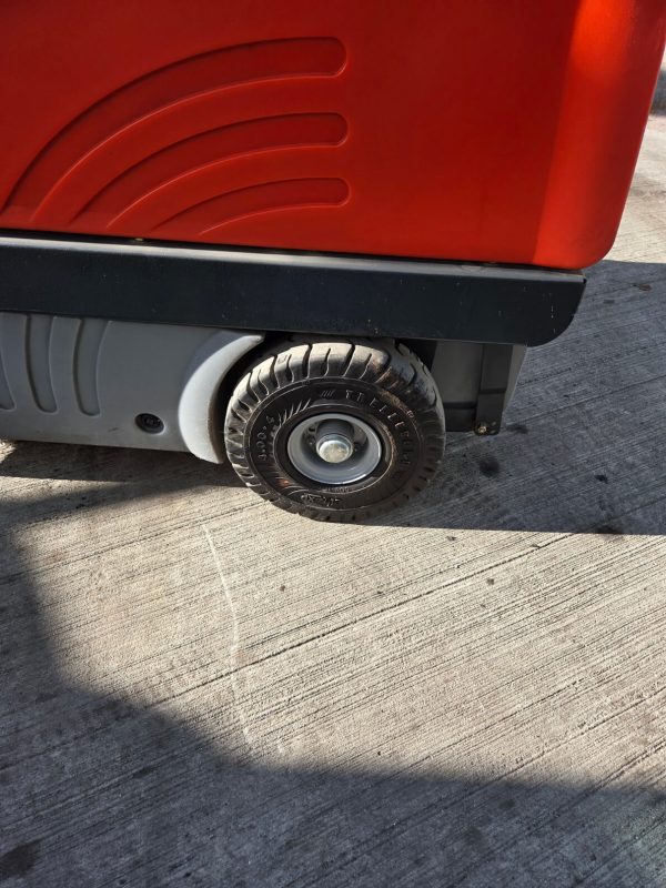 Hako Sweepmaster B920R Ride-on Industrial Sweeper