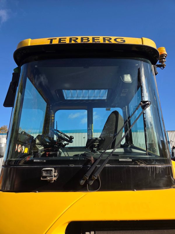 Terberg RT283 4x4 RoRo (Roll-on/Roll-off) tractor