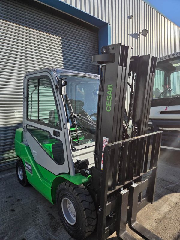 Cesab M325DV Diesel Counter Balance Forklift