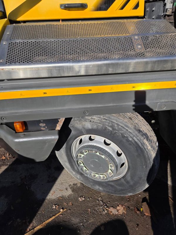 Terberg RT283 4x4 RoRo (Roll-on/Roll-off) tractor