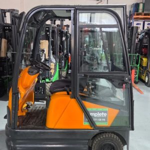 STILL R06-06 Tow Tractor with Enclosed Cabin