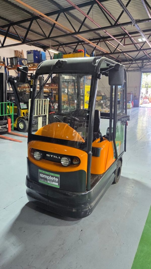 STILL R06-06 Tow Tractor with Enclosed Cabin