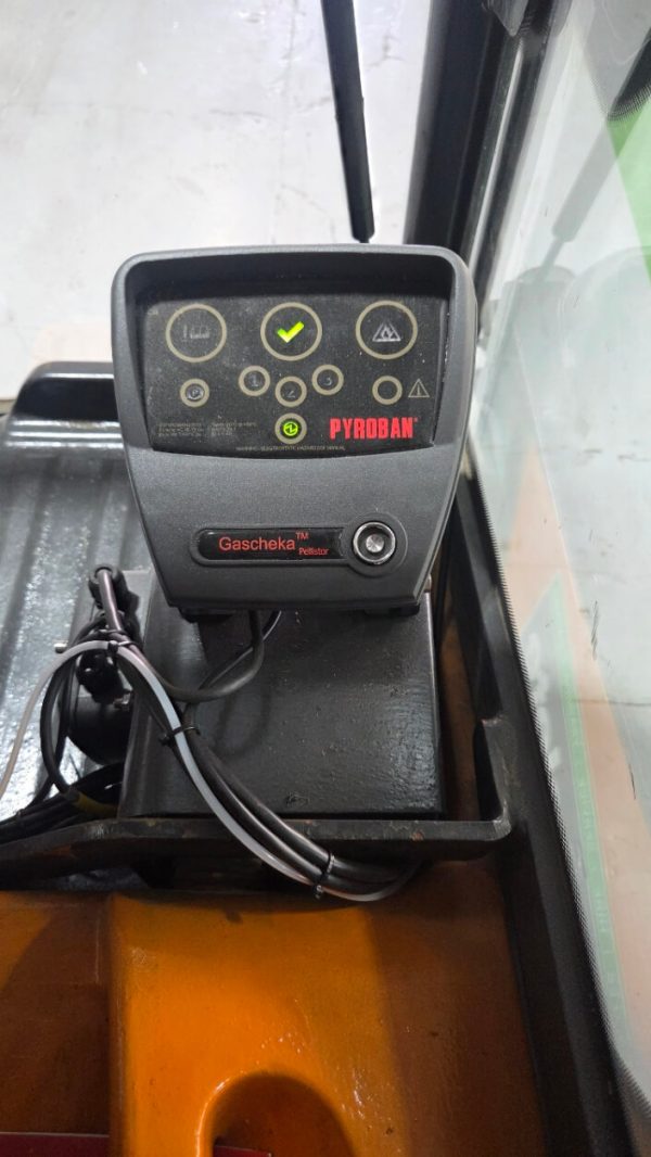STILL R06-06 Tow Tractor with Enclosed Cabin